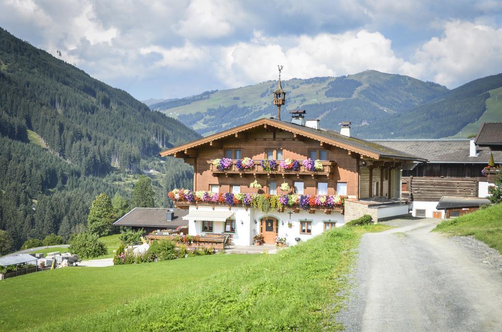 Ferienhof Wölflbauer Saalbach Exterior foto